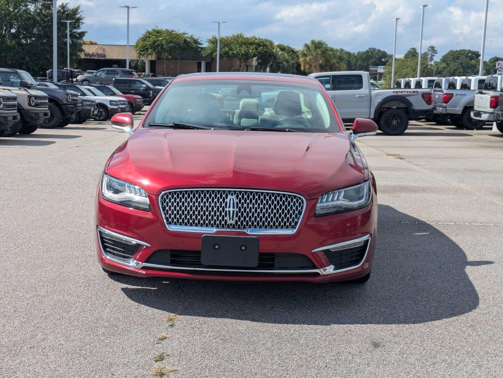 Used 2018 Ruby Red Metallic Tinted Clearcoat Lincoln Reserve image 2