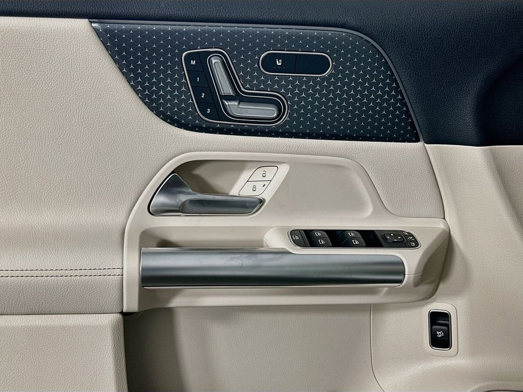 New 2026 Polar White Mercedes-Benz GLA 250 image 17