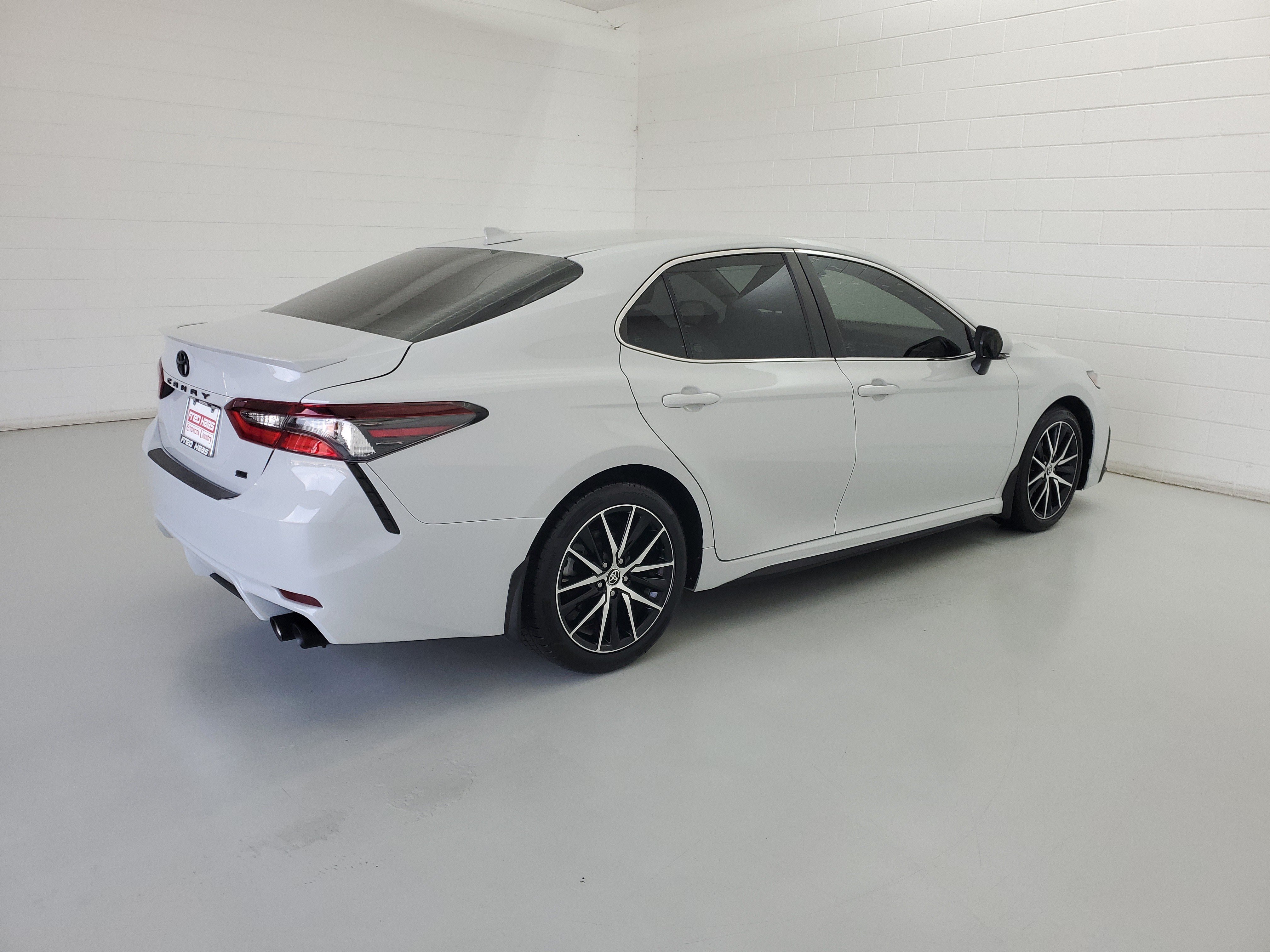 Used 2023 Ice Toyota SE image 5