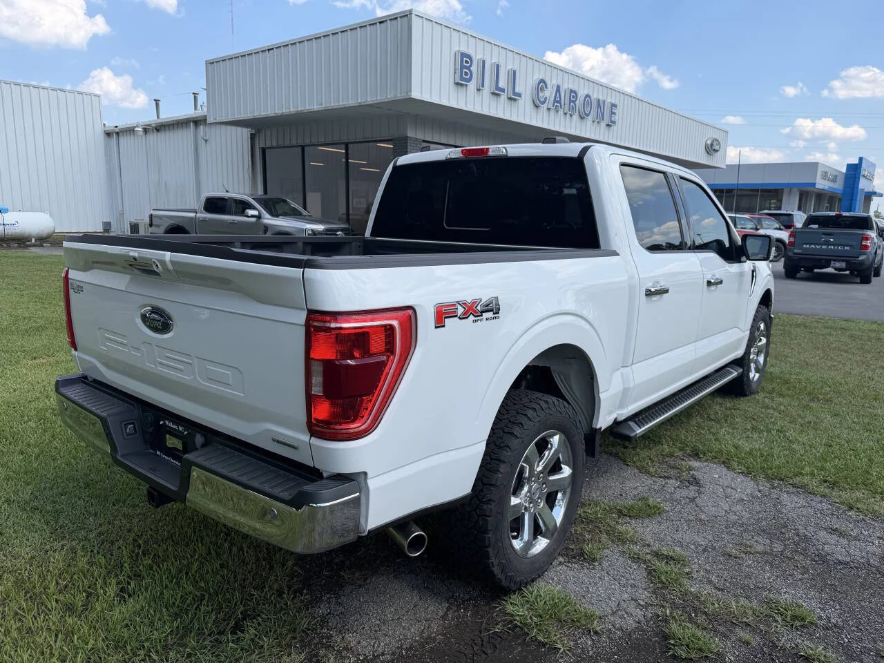 Used 2023 White Ford XLT 4x4 4dr SuperCrew 5.5 ft. SB image 22