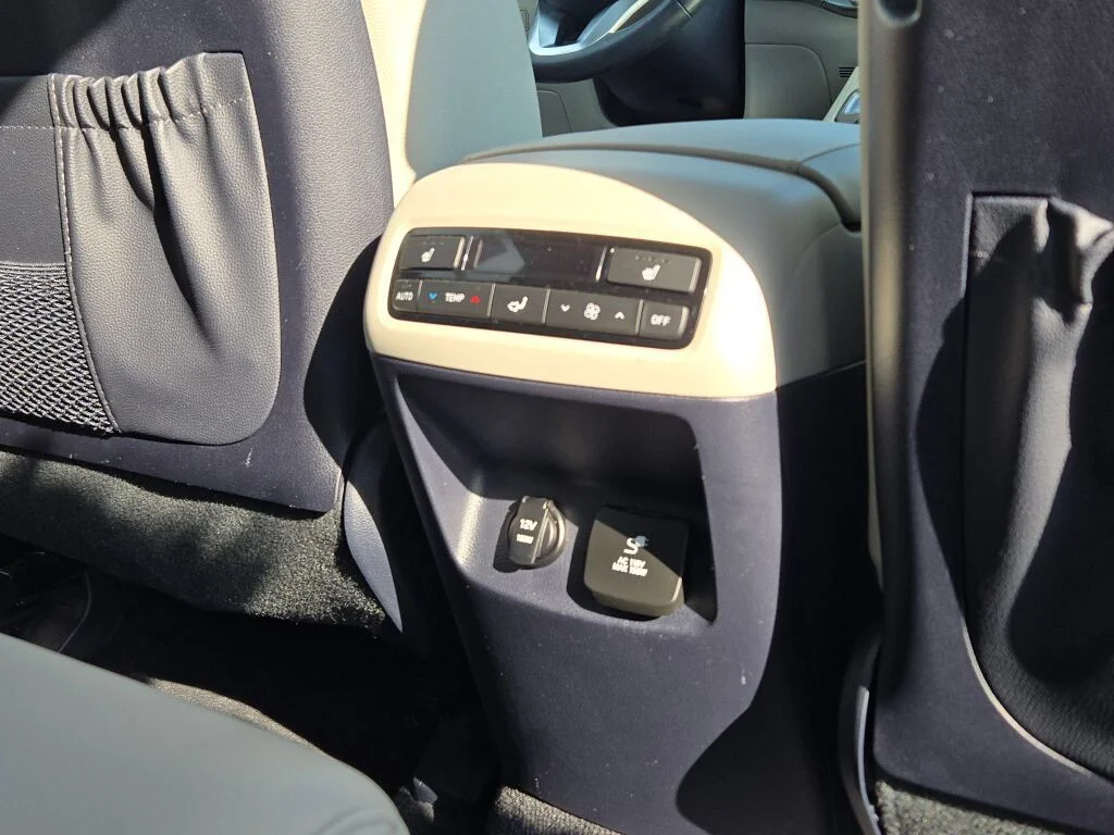Used 2022 White Hyundai SEL image 9