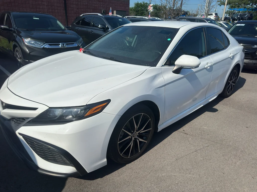 Used 2023 Ice Cap Toyota SE image 2