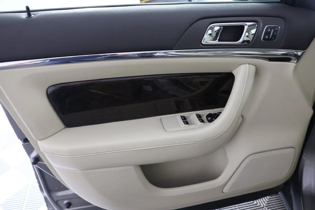 Used 2015 Luxe Lincoln  image 24