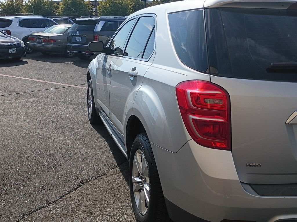 Used 2016 Silver Ice Metallic Chevrolet LS image 5