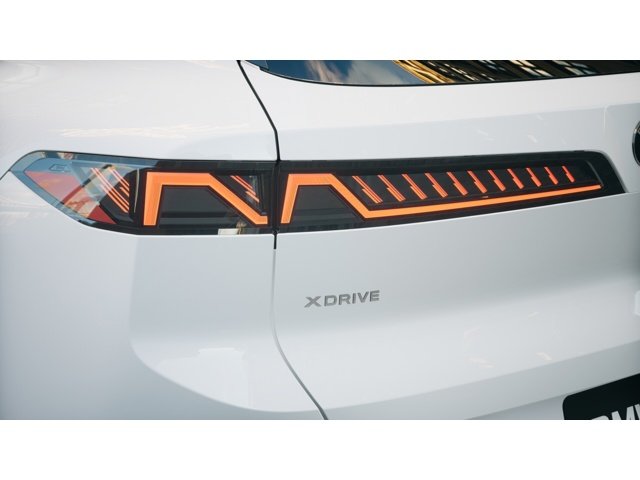 New 2027 Alpine White BMW  image 8