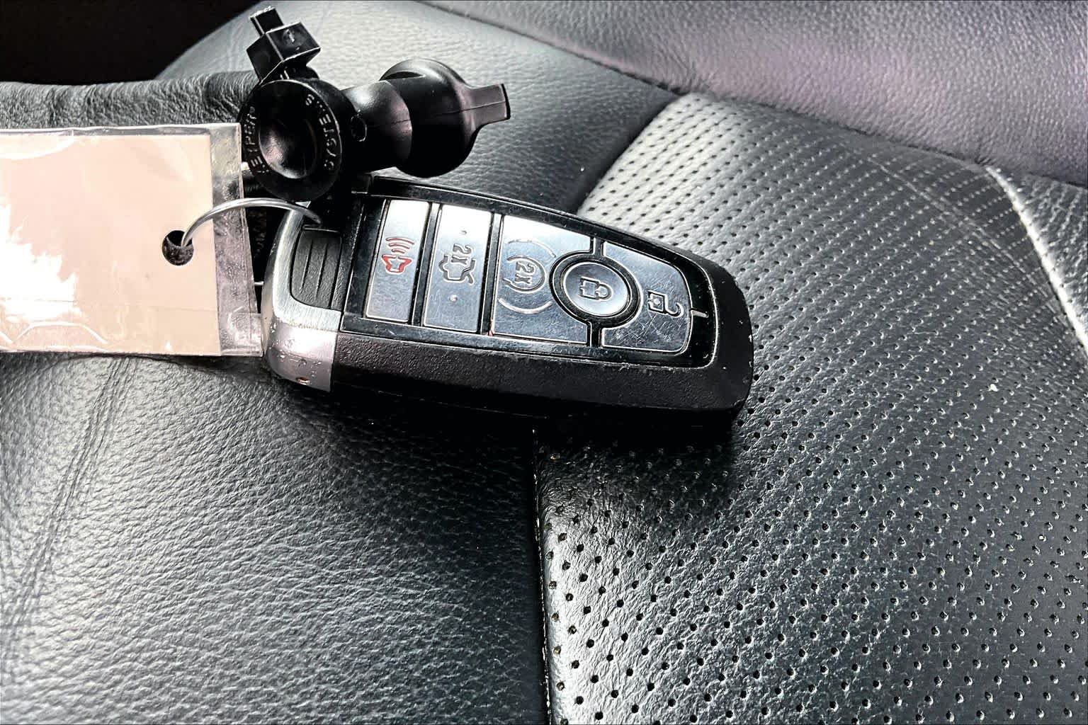 Used 2018 Ingot Silver Metallic Ford Limited image 15