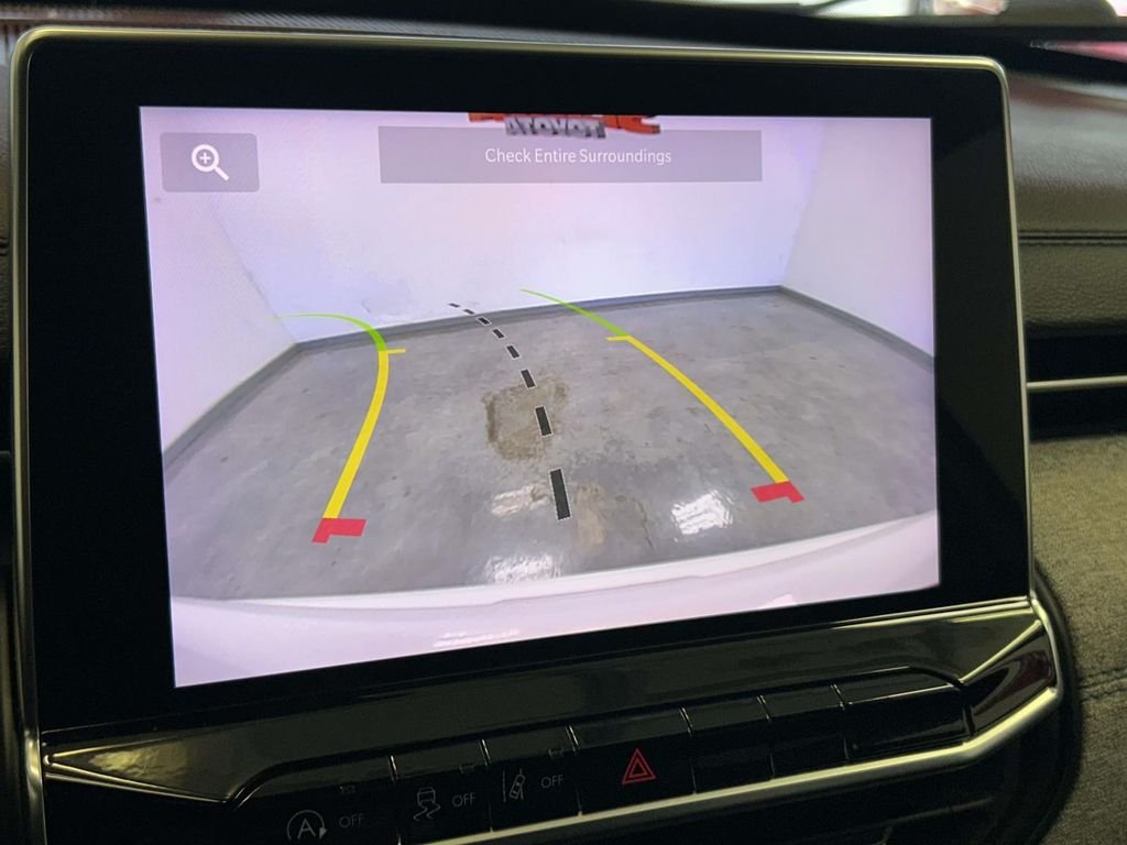 Used 2024 White Jeep Latitude image 24