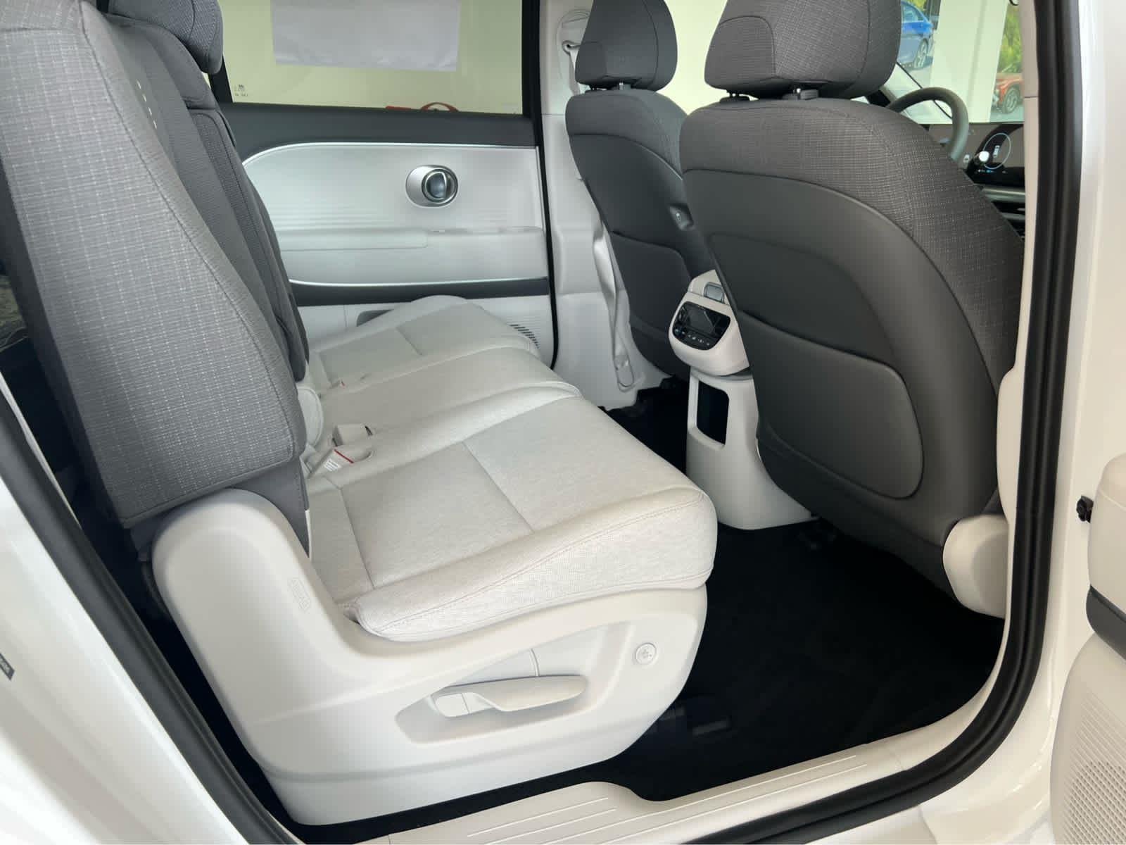 2026 Hyundai IONIQ 9 SE - Photo 23