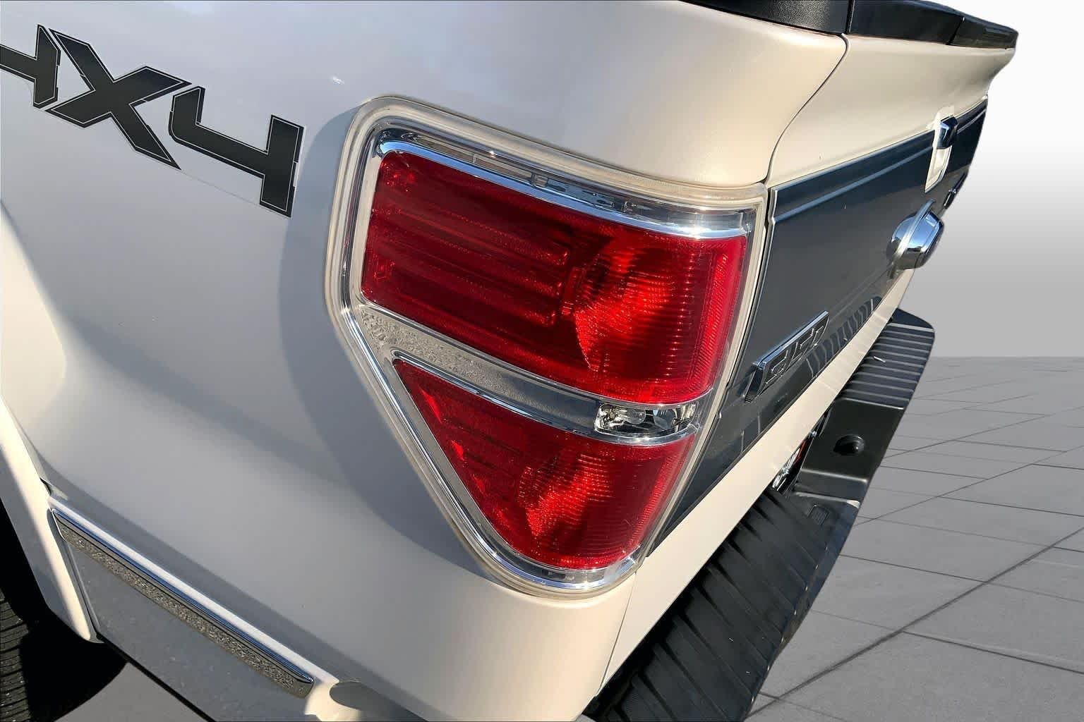 Used 2014 White Platinum Metallic Tri-Coat Ford Platinum image 29