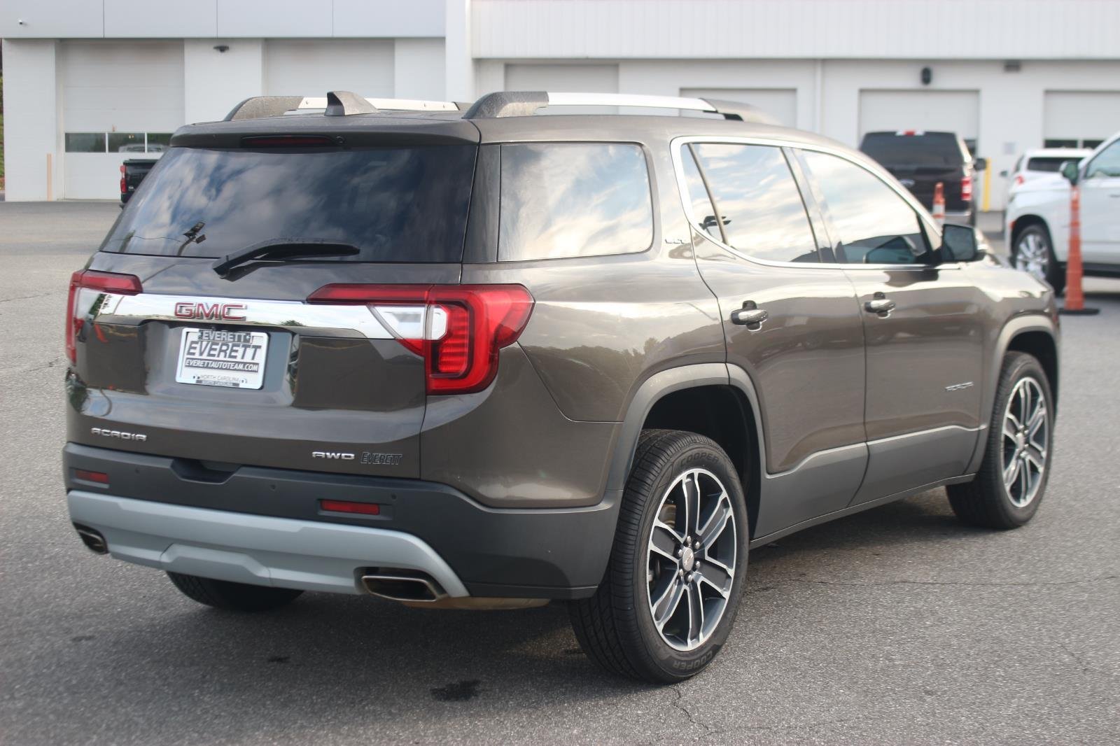Used 2020 SMOKEY QUARTZ METALLIC GMC SLT image 7