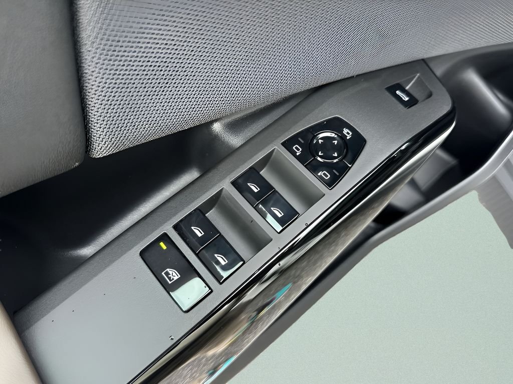 New 2026 Alpine White BMW 30 xDrive image 17