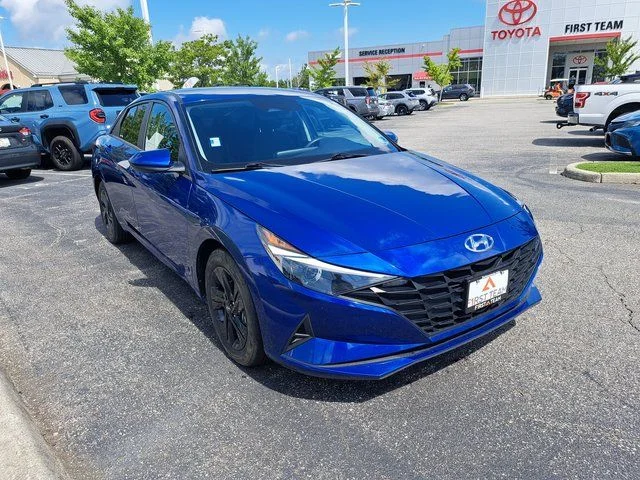 Used 2023 Blue Hyundai SEL image 5
