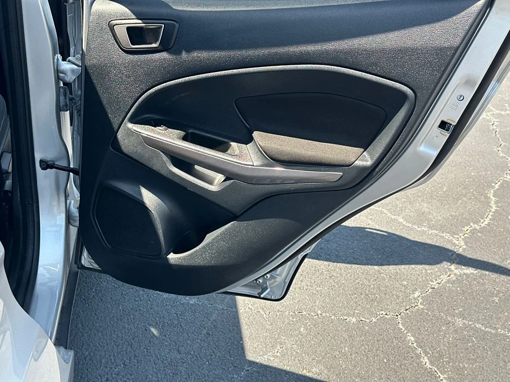 Used 2020 Silver Ford SE image 16