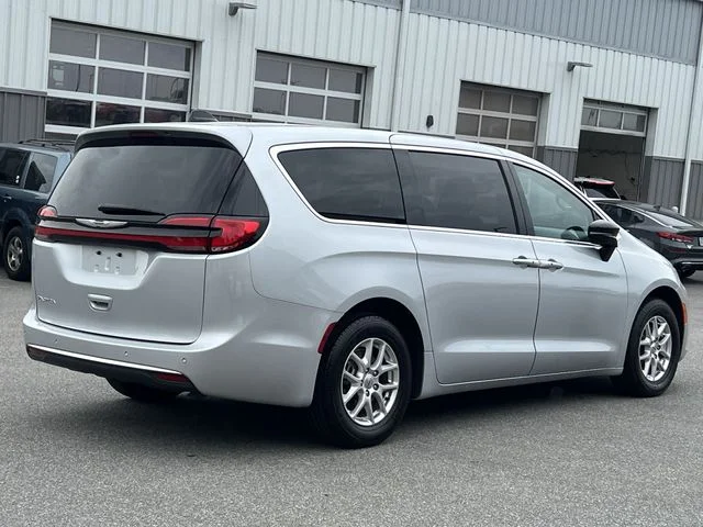 Used 2024 Silver Chrysler Touring L image 13