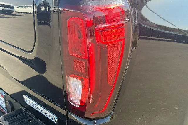 Used 2025 Onyx Black GMC Elevation image 8