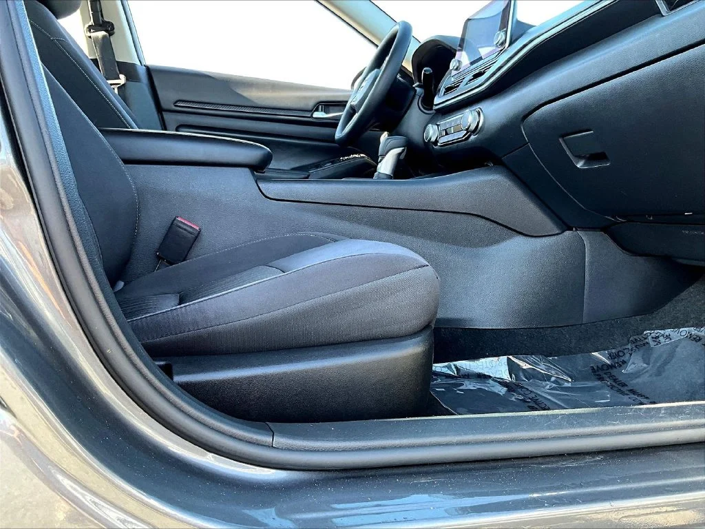 Used 2025 Gun Metallic Nissan 2.5 SV image 33