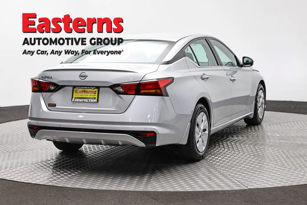 Used 2023 Silver Nissan 2.5 S image 5