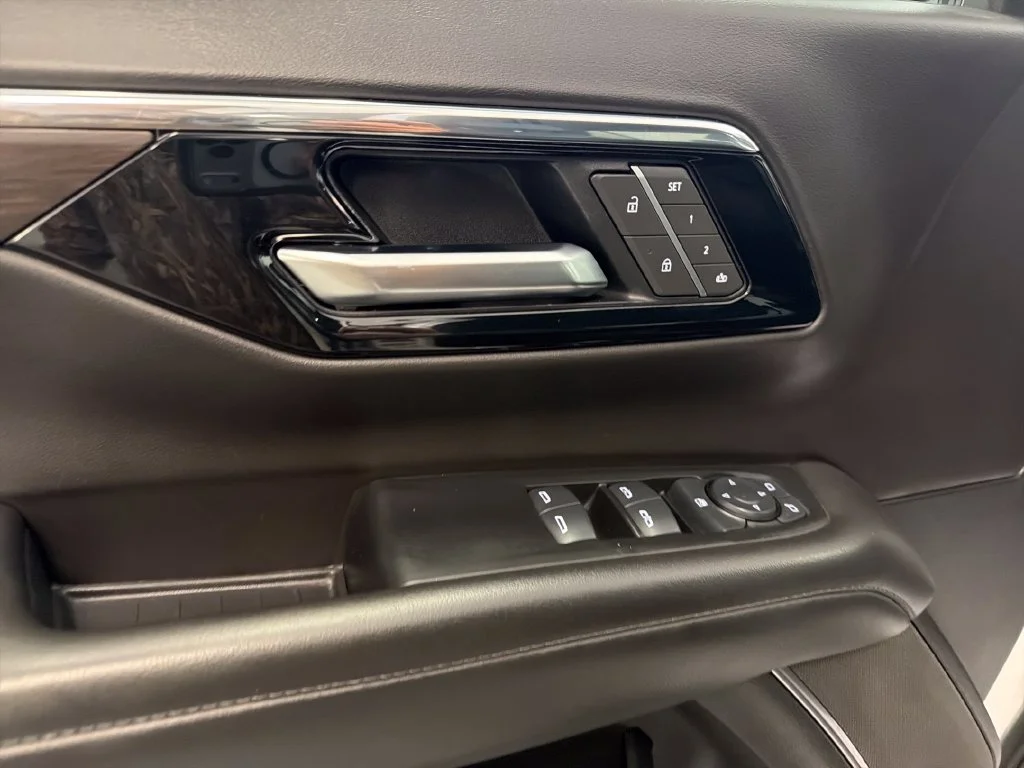 Used 2025 White Chevrolet LT image 15