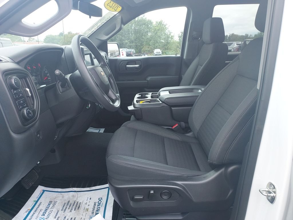 Used 2023 White Chevrolet Custom image 13