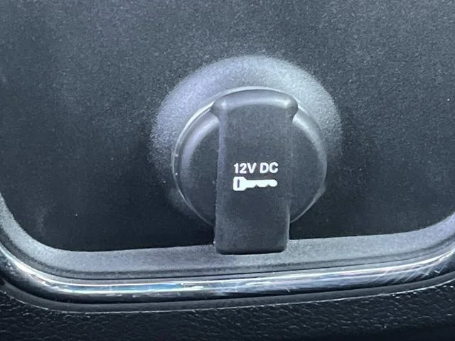 Used 2013 Silver Dodge SXT image 19