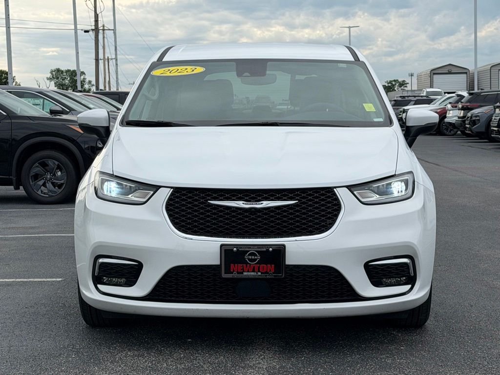 Used 2023 White Chrysler Touring L image 10