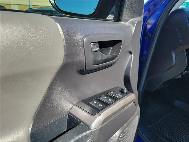 Used 2022 Blue Crush Metallic Toyota SR5 V6 4x4 Double Cab 5 ft. box 127.4 in. WB image 10