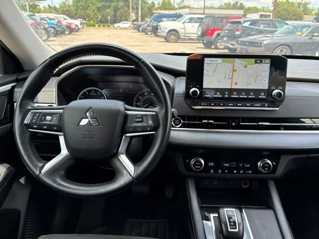 Used 2024 Silver Mitsubishi SE image 21