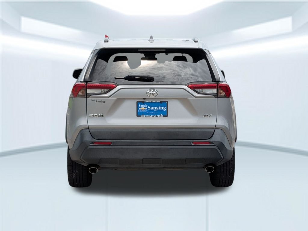 Used 2019 Silver Toyota XLE Premium image 5