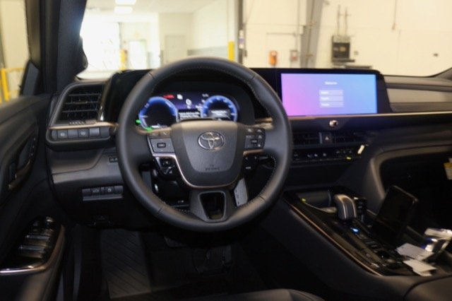 2026 Toyota Crown Platinum - Photo 6