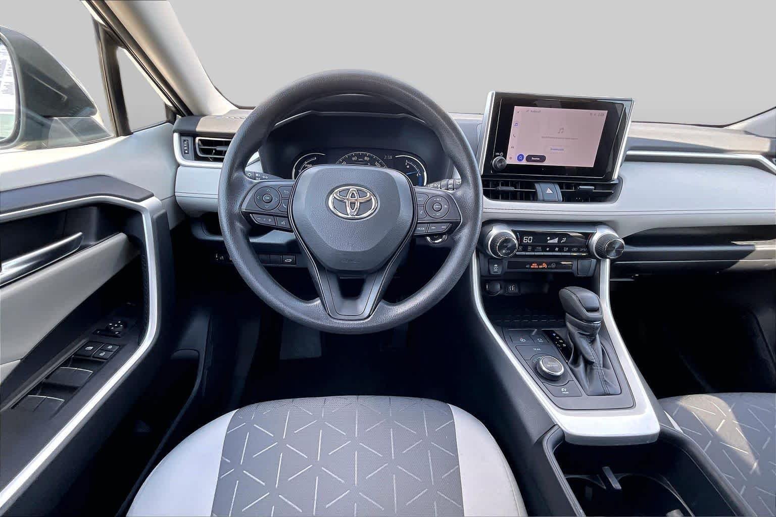 2023 Toyota RAV4 XLE - Photo 6