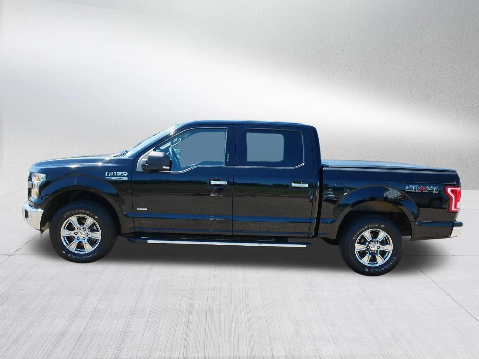 Certified Used 2022 Agate Black Ford XLT image 4