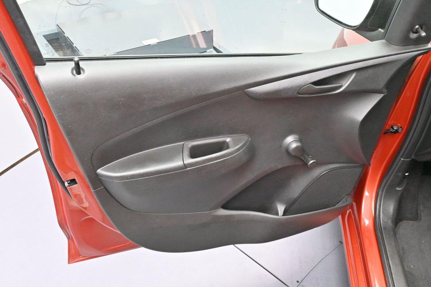 Used 2021 Metallic paint.) Chevrolet LS image 9
