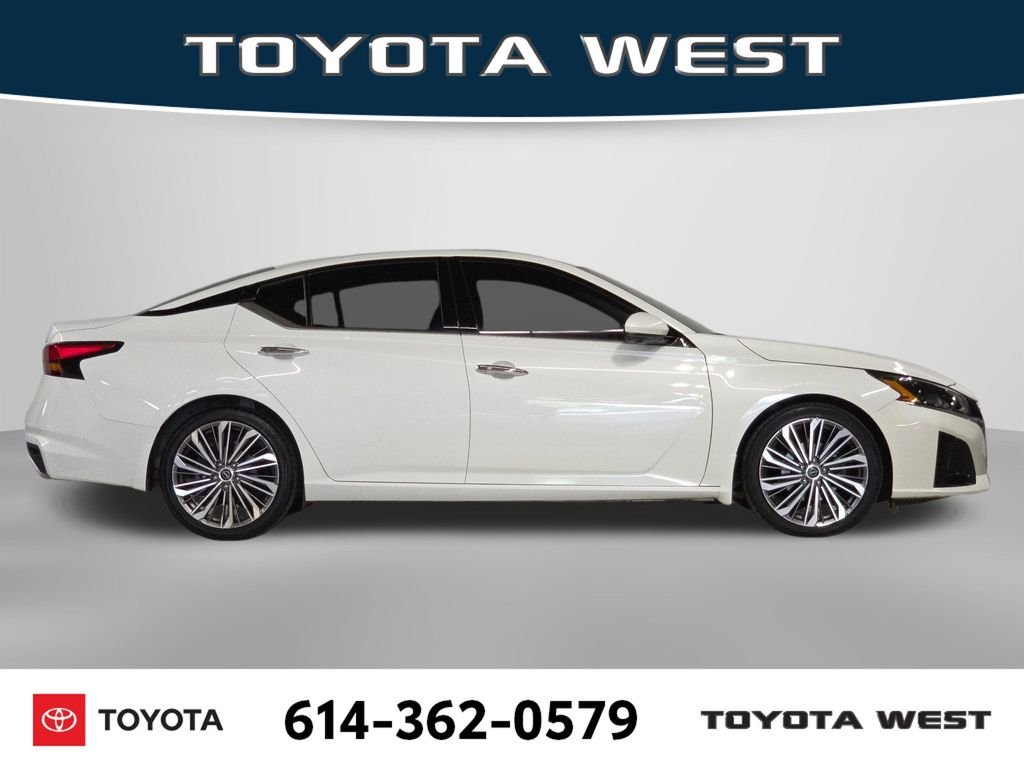 Used 2023 White Nissan 2.5 SL image 5
