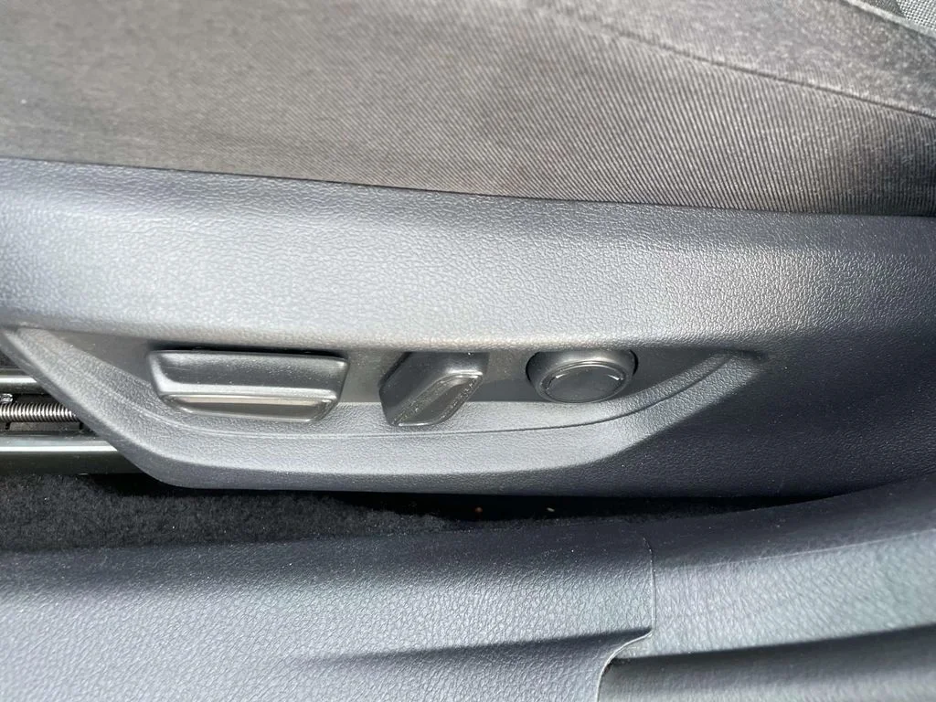 2025 Toyota Camry LE - Photo 18