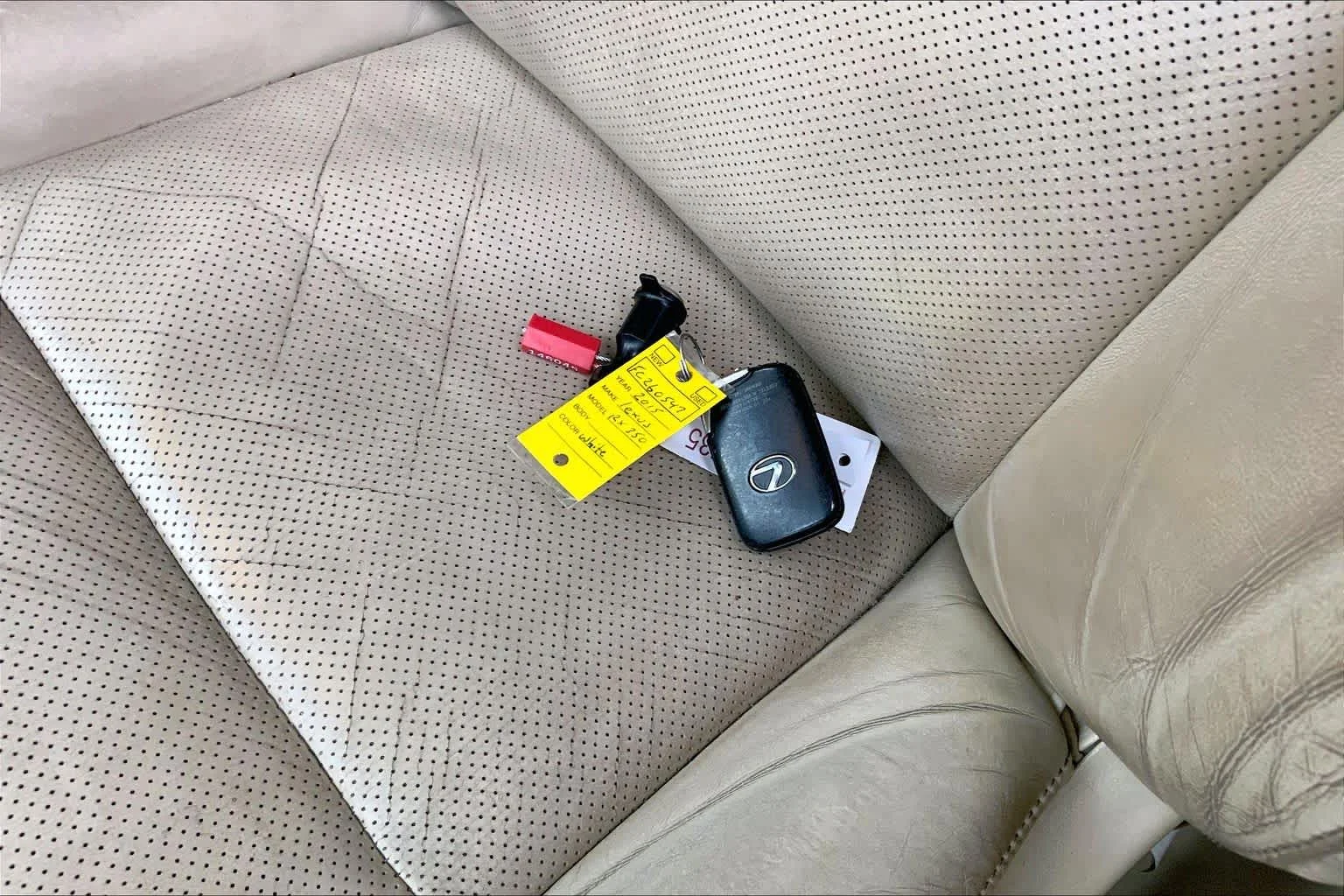 Used 2015 Starfire Pearl Lexus  image 14