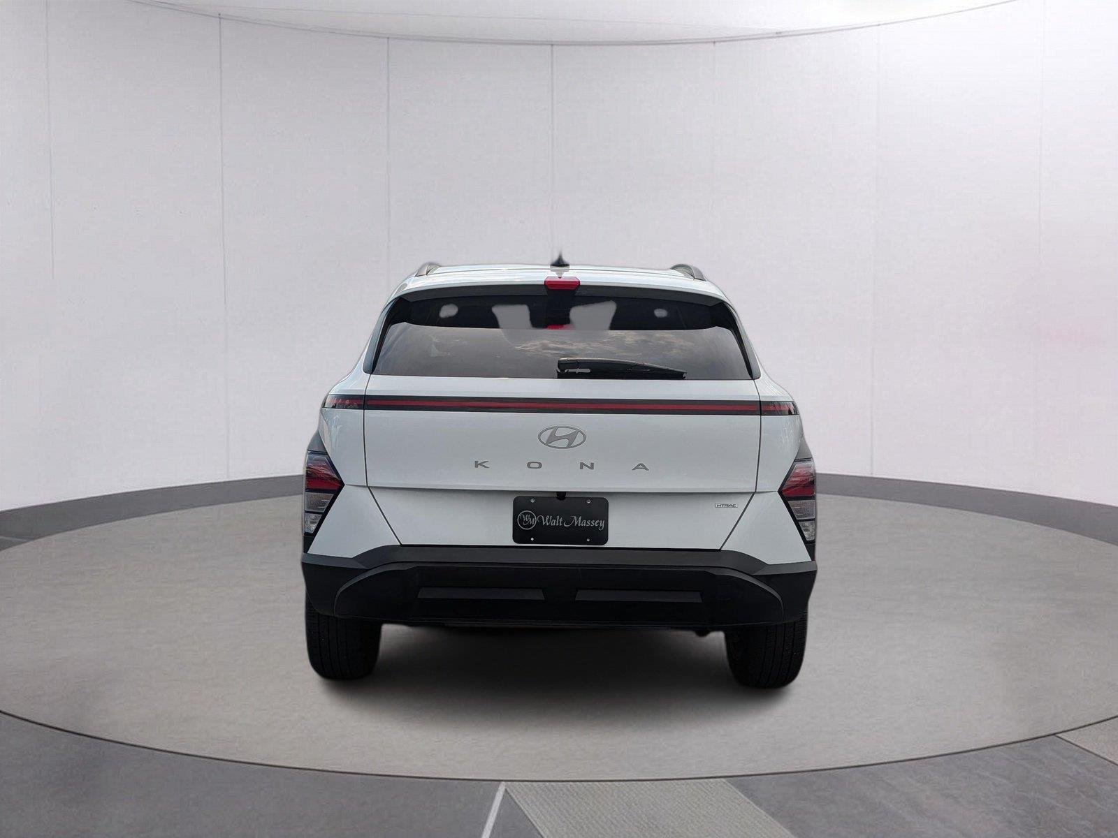 Used 2025 Atlas White Hyundai SEL image 4