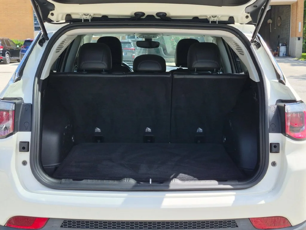 Used 2018 White Jeep Latitude image 6
