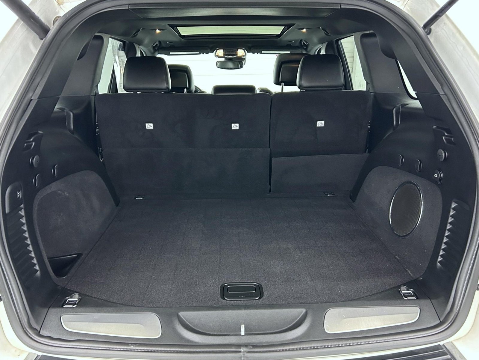 Used 2018 White Jeep Limited image 22