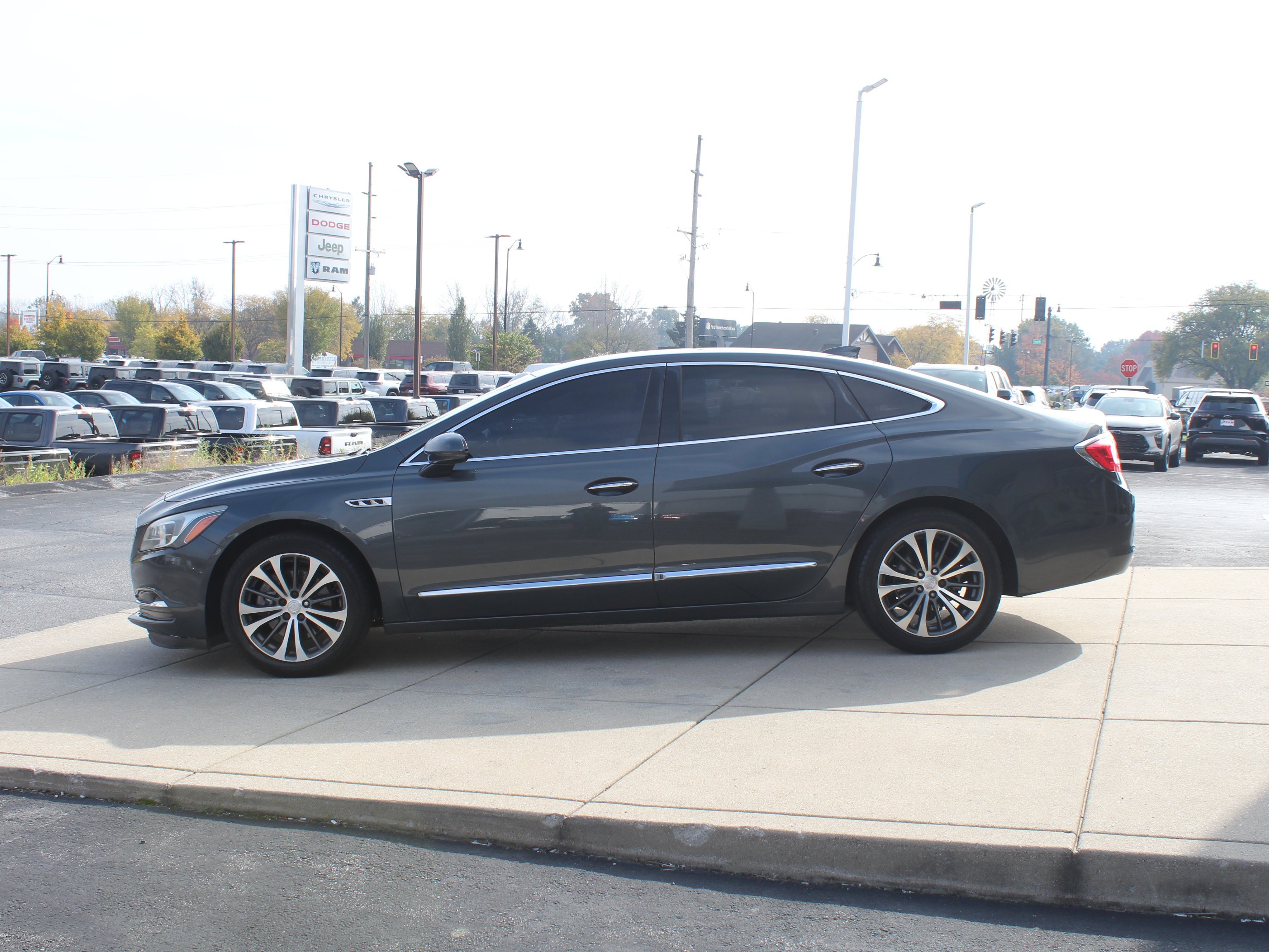 Used 2017 GRAPHITE GRAY METALLIC Buick Essence image 9