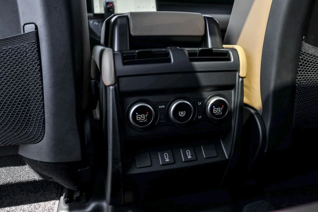 New 2026 Santorini Black Land Rover X-Dynamic SE image 18