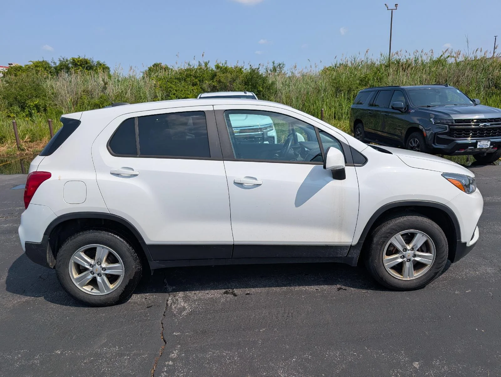 Used 2020 Summit White Chevrolet LS image 9