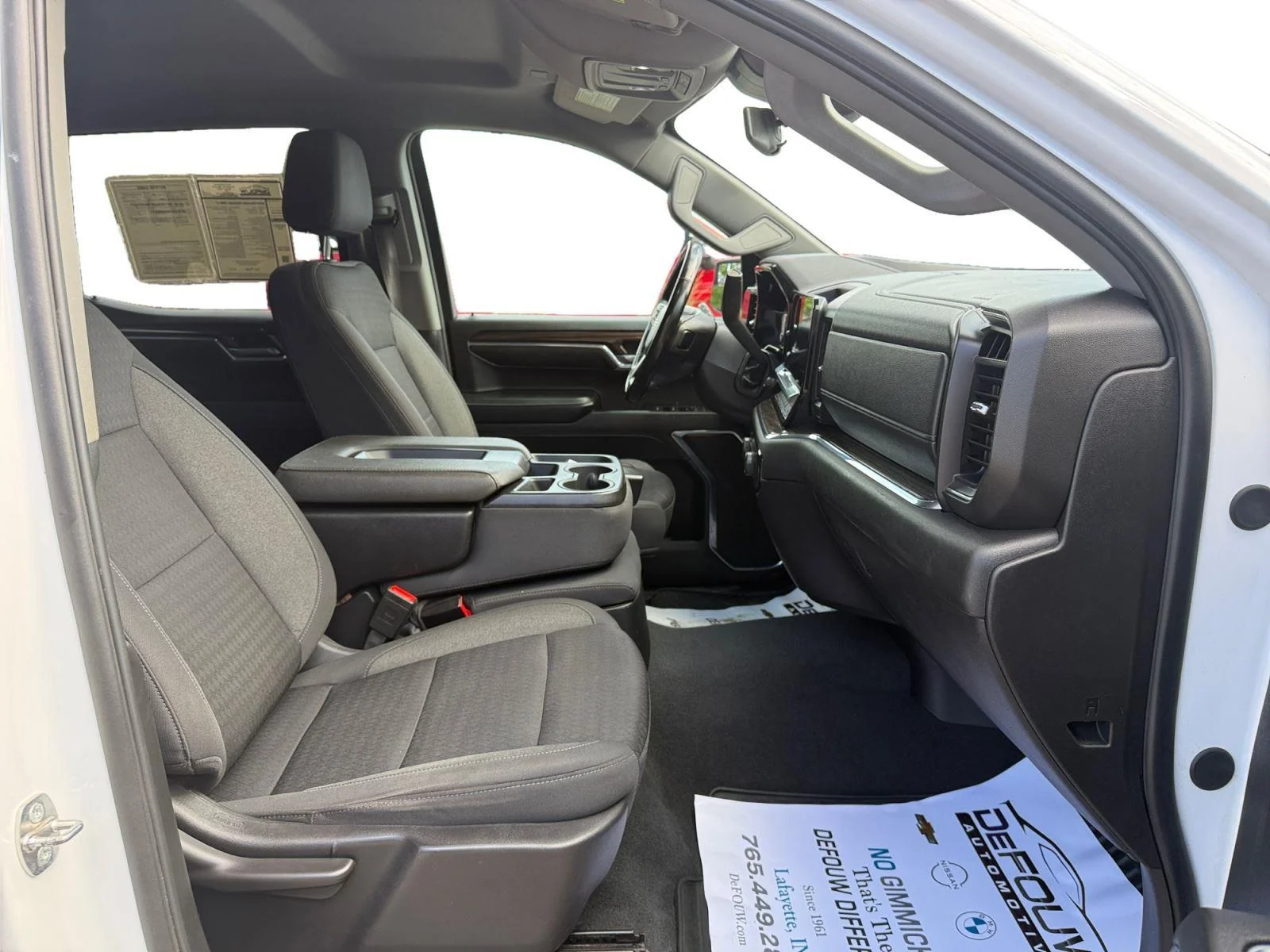 Used 2024 Summit White Chevrolet LT image 26