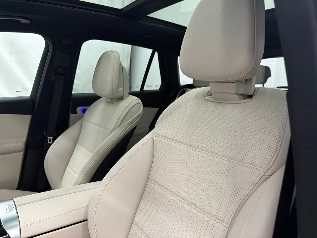 New 2027 White Mercedes-Benz GLC 300 image 13