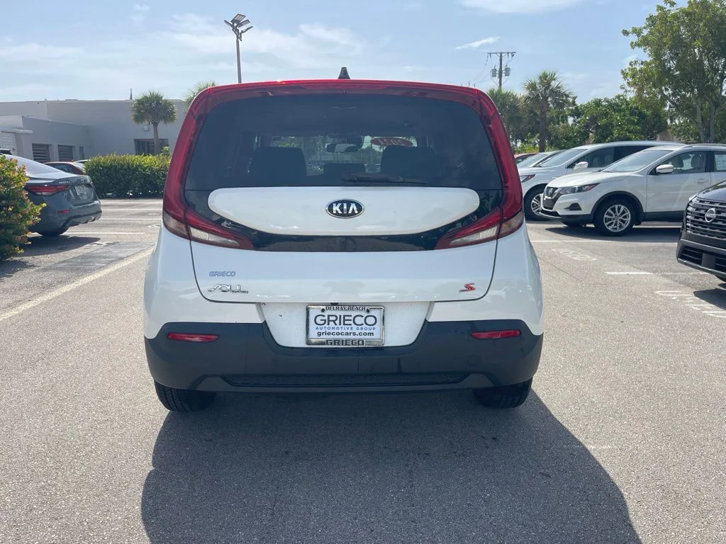 Used 2021 White Kia S image 4