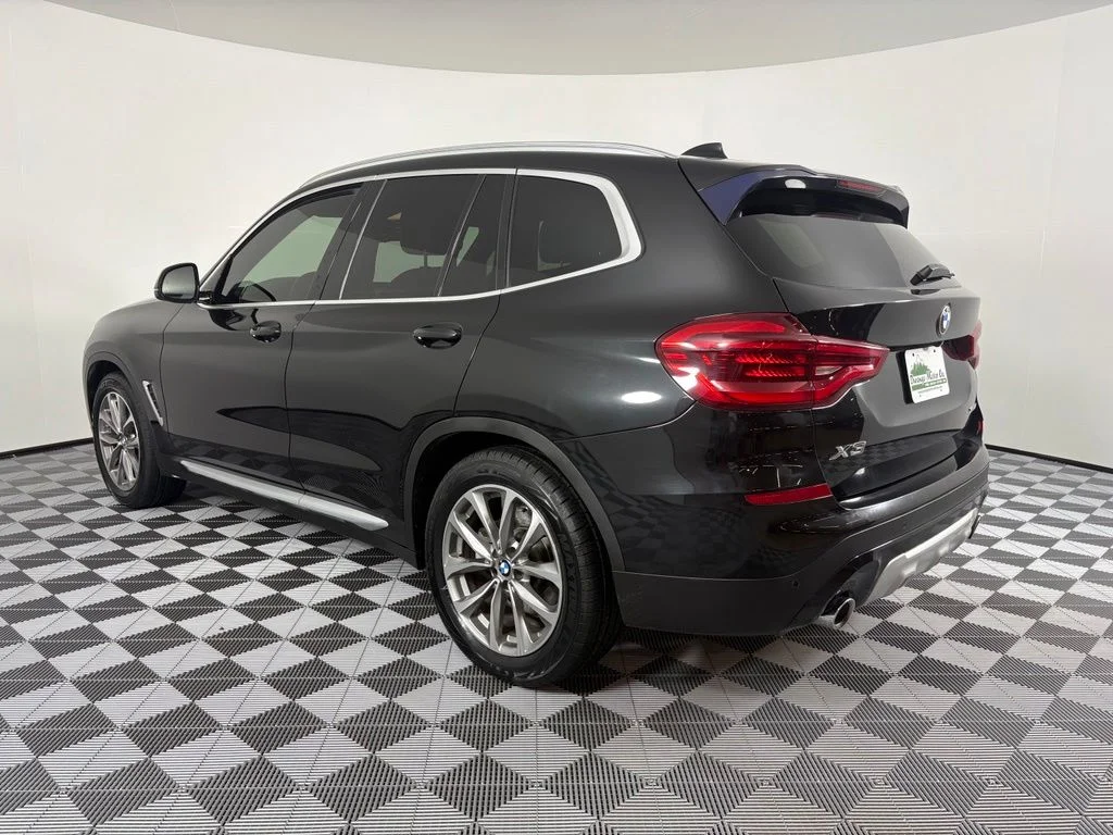 Used 2019 Black BMW xDrive30i image 13