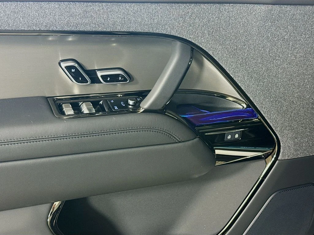 New 2026 Santorini Black Land Rover SE image 20