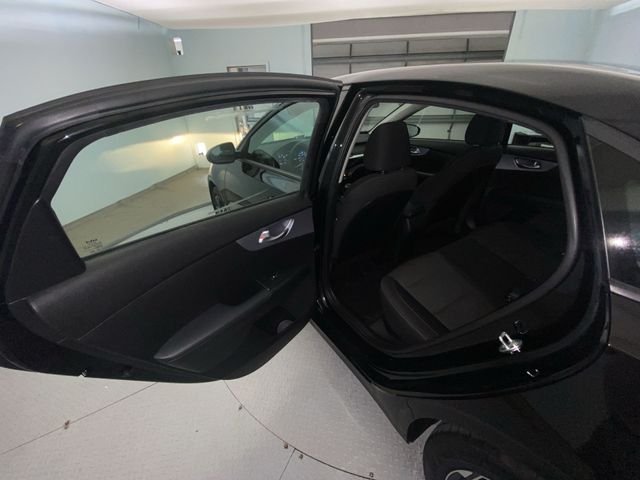 Used 2023 Black Kia LXS image 21