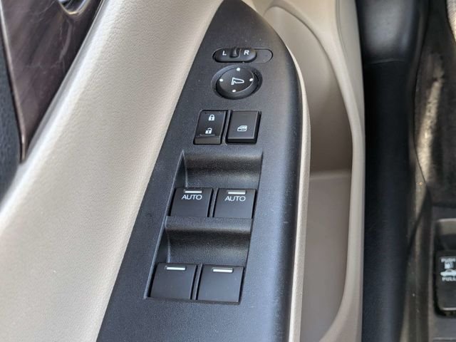 Used 2017 White Honda EX-L image 24