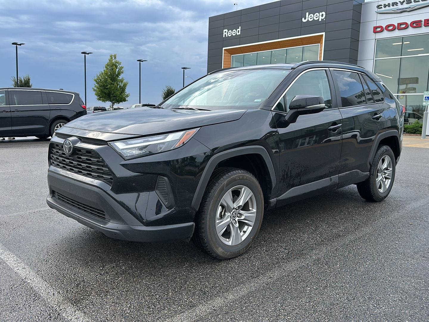 Used 2025 Toyota RAV4 XLE with VIN 2T3W1RFV0SW369423 for sale in Kansas City