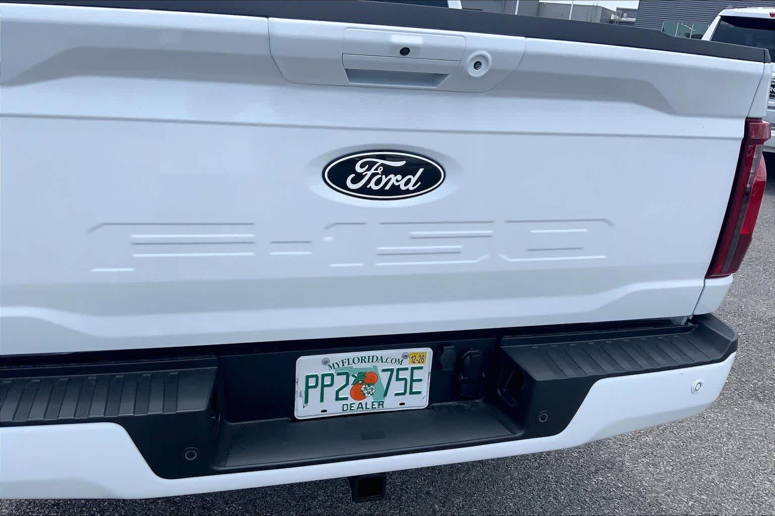 New 2026 Oxford White Ford XLT image 15